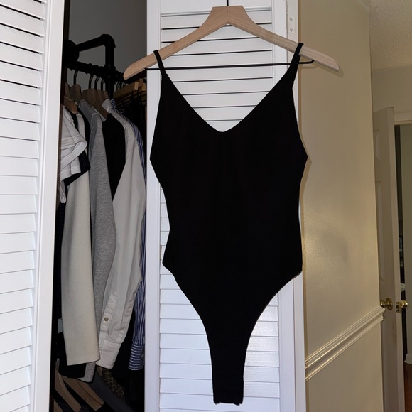 Princess Polly ‘Astra V-Neck Cami Bodysuit’ in Black - Picture 1 of 5